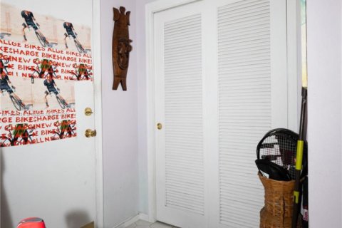 Condo in Hallandale Beach, Florida, 2 bedrooms  № 1881812 - photo 19
