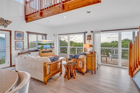 Casa en venta en Big Pine Key, Florida, 3 dormitorios, 155.52 m2 № 1951379 - foto 17