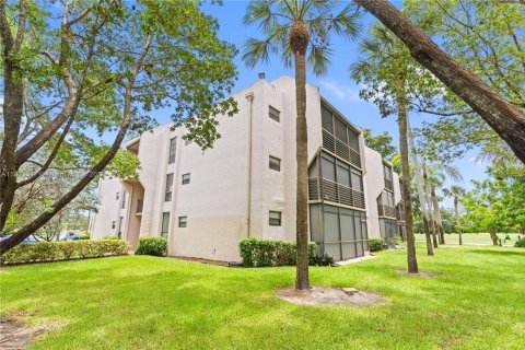 Copropriété à vendre à Tamarac, Floride: 2 chambres, 80.36 m2 № 1816534 - photo 25