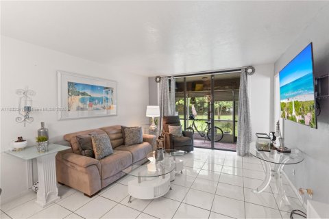 Copropriété à vendre à Tamarac, Floride: 2 chambres, 80.36 m2 № 1816534 - photo 7