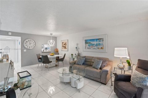 Copropriété à vendre à Tamarac, Floride: 2 chambres, 80.36 m2 № 1816534 - photo 6