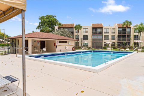 Copropriété à vendre à Tamarac, Floride: 2 chambres, 80.36 m2 № 1816534 - photo 21