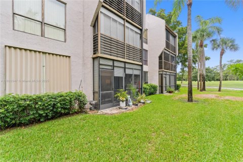 Copropriété à vendre à Tamarac, Floride: 2 chambres, 80.36 m2 № 1816534 - photo 19