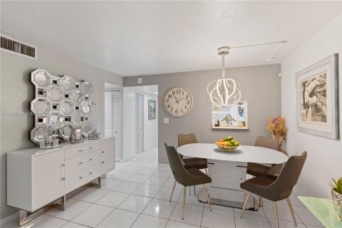 Copropriété à vendre à Tamarac, Floride: 2 chambres, 80.36 m2 № 1816534 - photo 3