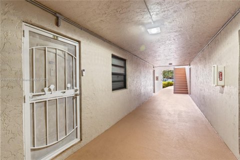 Copropriété à vendre à Tamarac, Floride: 2 chambres, 80.36 m2 № 1816534 - photo 2