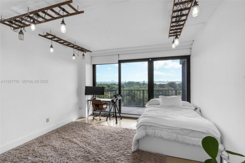 Copropriété à vendre à Miami, Floride: 4 chambres, 295.34 m2 № 1988239 - photo 27