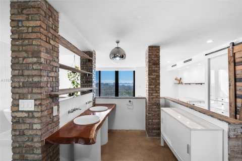 Copropriété à vendre à Miami, Floride: 4 chambres, 295.34 m2 № 1988239 - photo 25