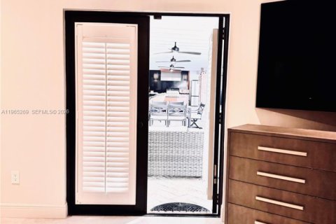 House in Palmetto Bay, Florida 5 bedrooms, 379.04 sq.m. № 2032675 - photo 18