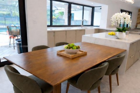 House in Palmetto Bay, Florida 5 bedrooms, 379.04 sq.m. № 2032675 - photo 11