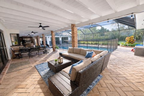 House in Palmetto Bay, Florida 5 bedrooms, 379.04 sq.m. № 2032675 - photo 3