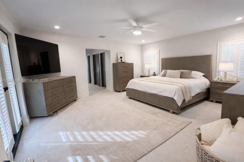 House in Palmetto Bay, Florida 5 bedrooms, 379.04 sq.m. № 2032675 - photo 17
