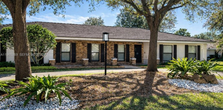 House in Palmetto Bay, Florida 5 bedrooms, 379.04 sq.m. № 2032675