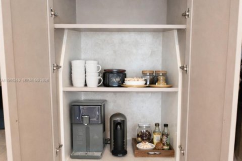 House in Palmetto Bay, Florida 5 bedrooms, 379.04 sq.m. № 2032675 - photo 14