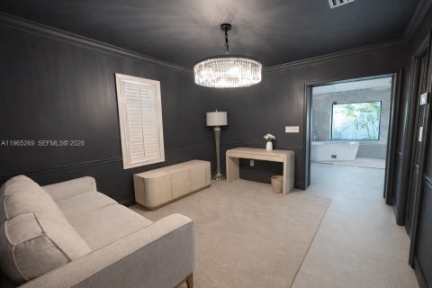 House in Palmetto Bay, Florida 5 bedrooms, 379.04 sq.m. № 2032675 - photo 19