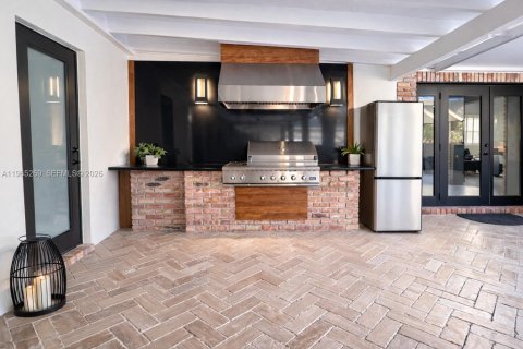 House in Palmetto Bay, Florida 5 bedrooms, 379.04 sq.m. № 2032675 - photo 4