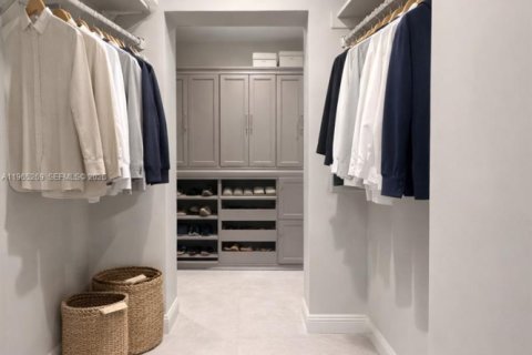 House in Palmetto Bay, Florida 5 bedrooms, 379.04 sq.m. № 2032675 - photo 23