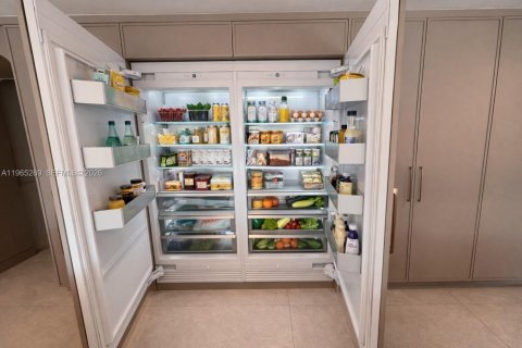 House in Palmetto Bay, Florida 5 bedrooms, 379.04 sq.m. № 2032675 - photo 13