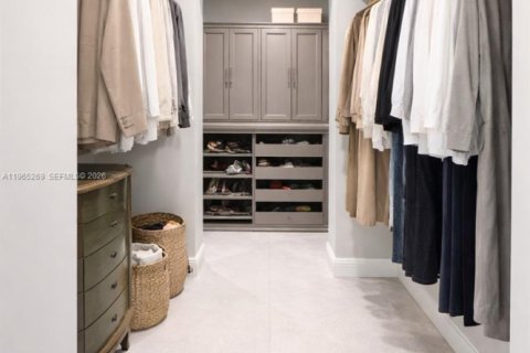 House in Palmetto Bay, Florida 5 bedrooms, 379.04 sq.m. № 2032675 - photo 24