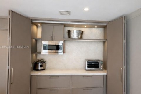 House in Palmetto Bay, Florida 5 bedrooms, 379.04 sq.m. № 2032675 - photo 15