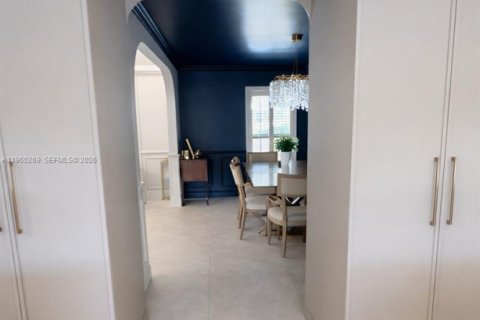 House in Palmetto Bay, Florida 5 bedrooms, 379.04 sq.m. № 2032675 - photo 16