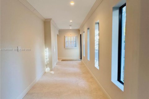 House in Palmetto Bay, Florida 5 bedrooms, 379.04 sq.m. № 2032675 - photo 29