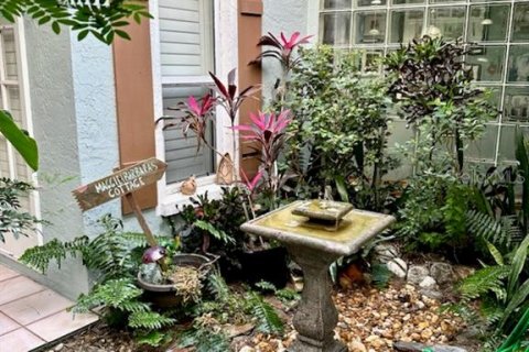 House in Anna Maria, Florida 2 bedrooms, 110.18 sq.m. № 1412422 - photo 1