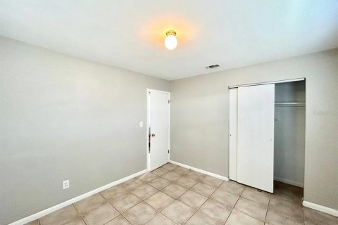 House in Saint Petersburg, Florida 4 bedrooms, 120.77 sq.m. № 2258875 - photo 24