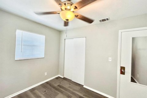 House in Saint Petersburg, Florida 4 bedrooms, 120.77 sq.m. № 2258875 - photo 27