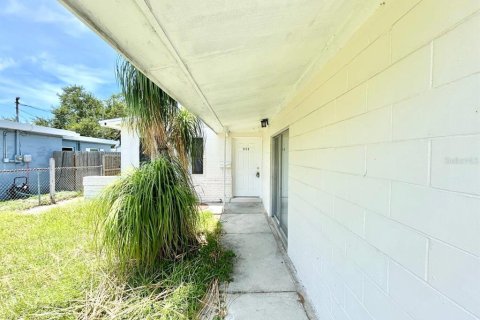 House in Saint Petersburg, Florida 4 bedrooms, 120.77 sq.m. № 2258875 - photo 4