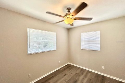 House in Saint Petersburg, Florida 4 bedrooms, 120.77 sq.m. № 2258875 - photo 26