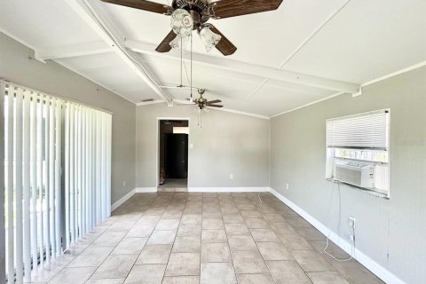 House in Saint Petersburg, Florida 4 bedrooms, 120.77 sq.m. № 2258875 - photo 9