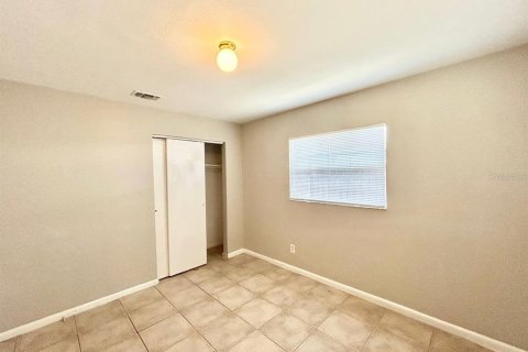 House in Saint Petersburg, Florida 4 bedrooms, 120.77 sq.m. № 2258875 - photo 23