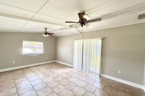 House in Saint Petersburg, Florida 4 bedrooms, 120.77 sq.m. № 2258875 - photo 6