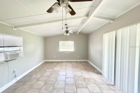 House in Saint Petersburg, Florida 4 bedrooms, 120.77 sq.m. № 2258875 - photo 10