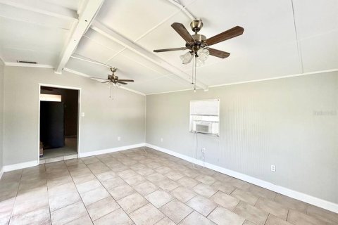 House in Saint Petersburg, Florida 4 bedrooms, 120.77 sq.m. № 2258875 - photo 8