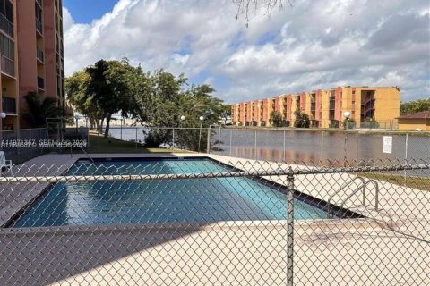 Condominio en venta en Miami, Florida, 2 dormitorios, 73.67 m2 № 2032255 - foto 12