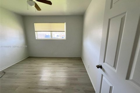 House in Hallandale Beach, Florida 2 bedrooms, 143.16 sq.m. № 2057433 - photo 7