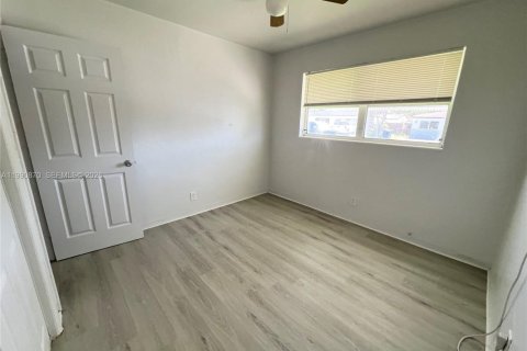 House in Hallandale Beach, Florida 2 bedrooms, 143.16 sq.m. № 2057433 - photo 8