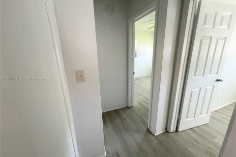 House in Hallandale Beach, Florida 2 bedrooms, 143.16 sq.m. № 2057433 - photo 10