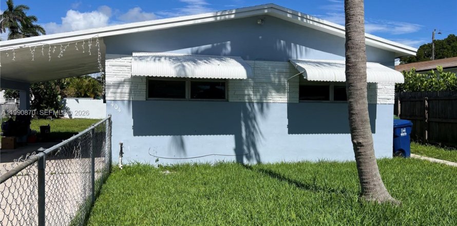 House in Hallandale Beach, Florida 2 bedrooms, 143.16 sq.m. № 2057433