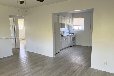 House in Hallandale Beach, Florida 2 bedrooms, 143.16 sq.m. № 2057433 - photo 4