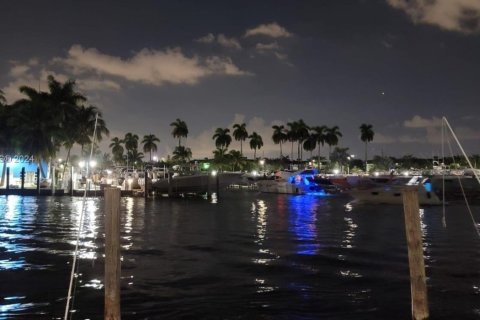 Купить виллу или дом в Майами, Флорида 4 спальни, 333.33м2, № 1958096 - фото 1