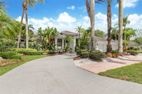 House in Weston, Florida 5 bedrooms, 434.97 sq.m. № 1898387 - photo 4