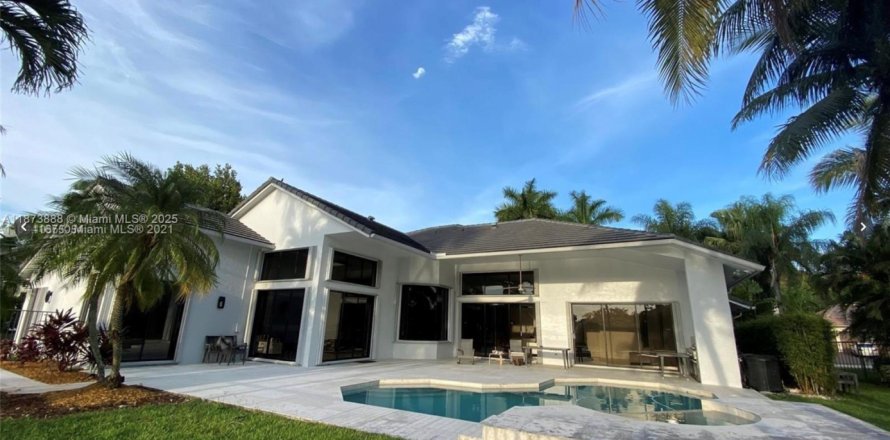 House in Weston, Florida 5 bedrooms, 434.97 sq.m. № 1898387