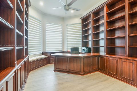House in Weston, Florida 5 bedrooms, 434.97 sq.m. № 1898387 - photo 16