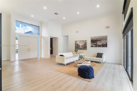 House in Weston, Florida 5 bedrooms, 434.97 sq.m. № 1898387 - photo 20