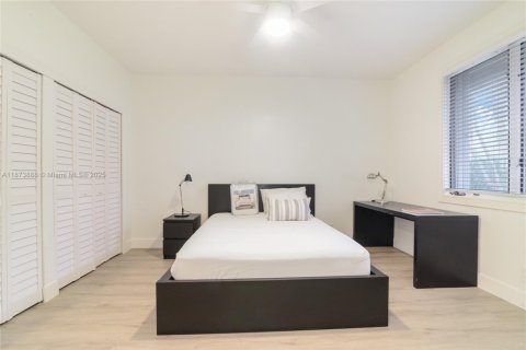 House in Weston, Florida 5 bedrooms, 434.97 sq.m. № 1898387 - photo 15