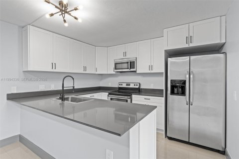 Купить таунхаус в Санрайз, Флорида 3 спальни, 145.86м2, № 2065723 - фото 15