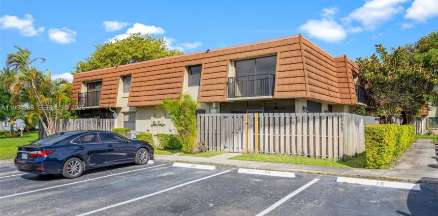 Таунхаус в Санрайз, Флорида 3 спальни, 145.86м2 № 2065723