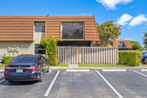 Купить таунхаус в Санрайз, Флорида 3 спальни, 145.86м2, № 2065723 - фото 2